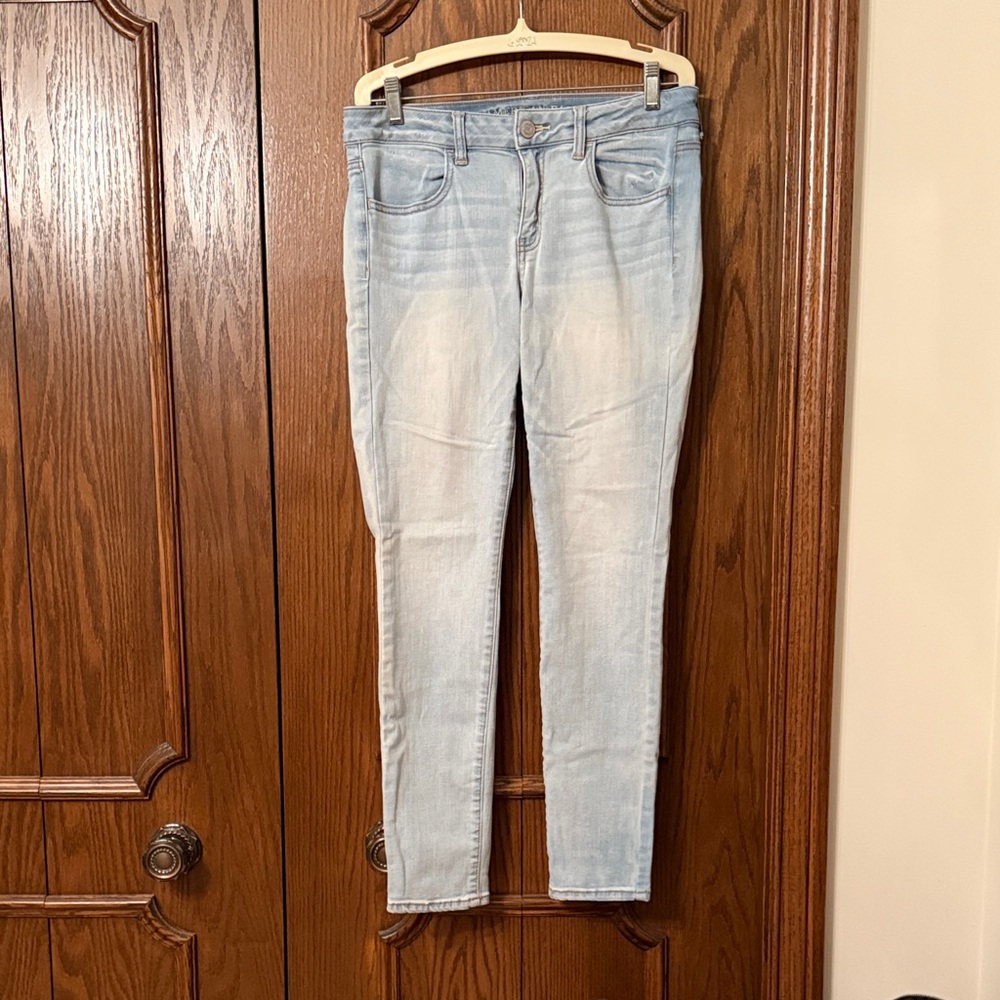 American Eagle Outfitters Light Wash Skinny Jeans Women’s size 10